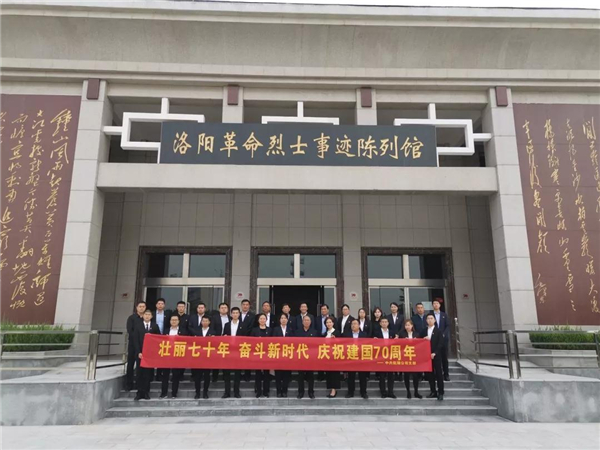緬懷***烈士 弘揚(yáng)***精神 繼承***遺志 緬懷***烈士 弘揚(yáng)***精神 繼承***遺志